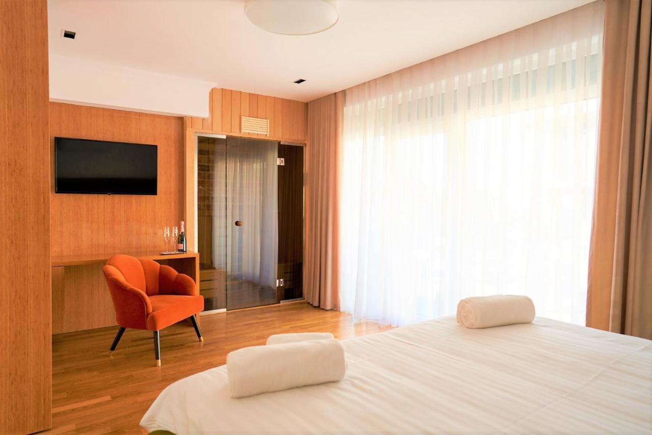 Hotel Glory Oradea Exteriör bild