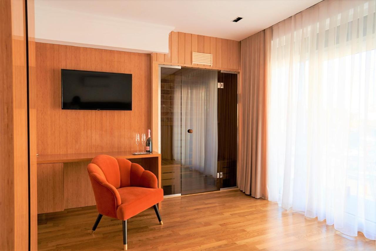 Hotel Glory Oradea Exteriör bild
