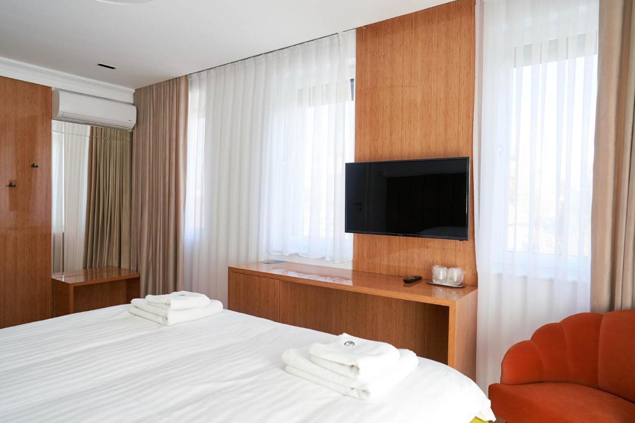Hotel Glory Oradea Exteriör bild
