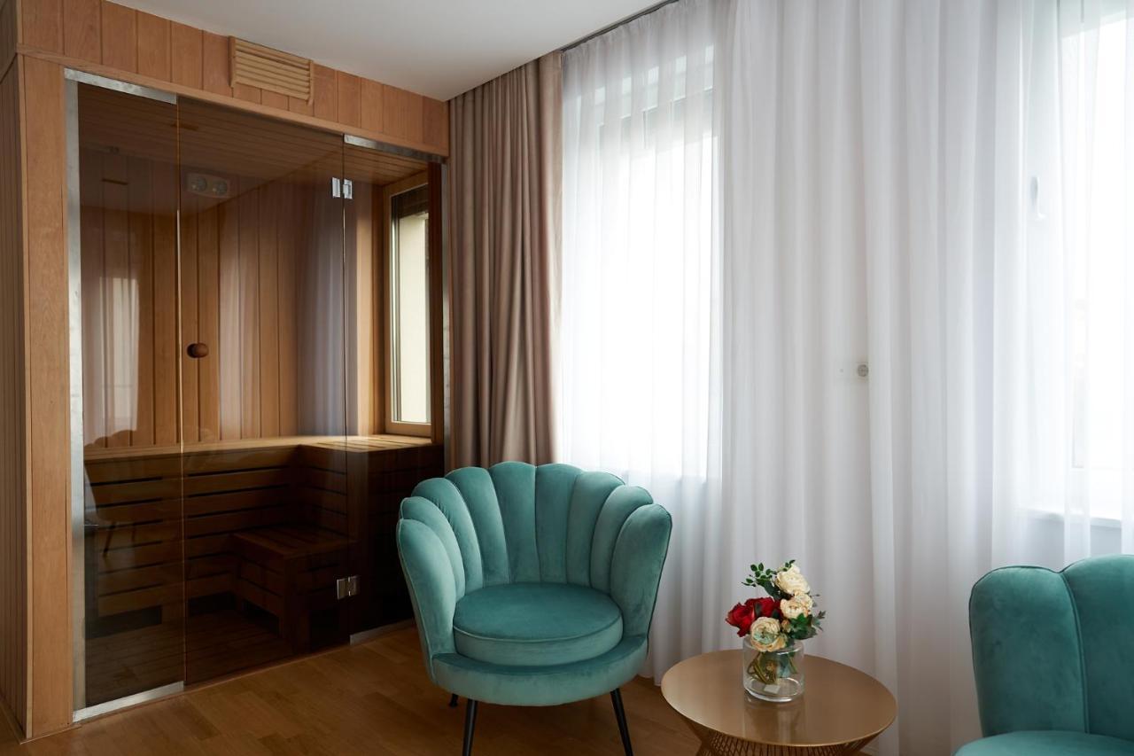 Hotel Glory Oradea Exteriör bild
